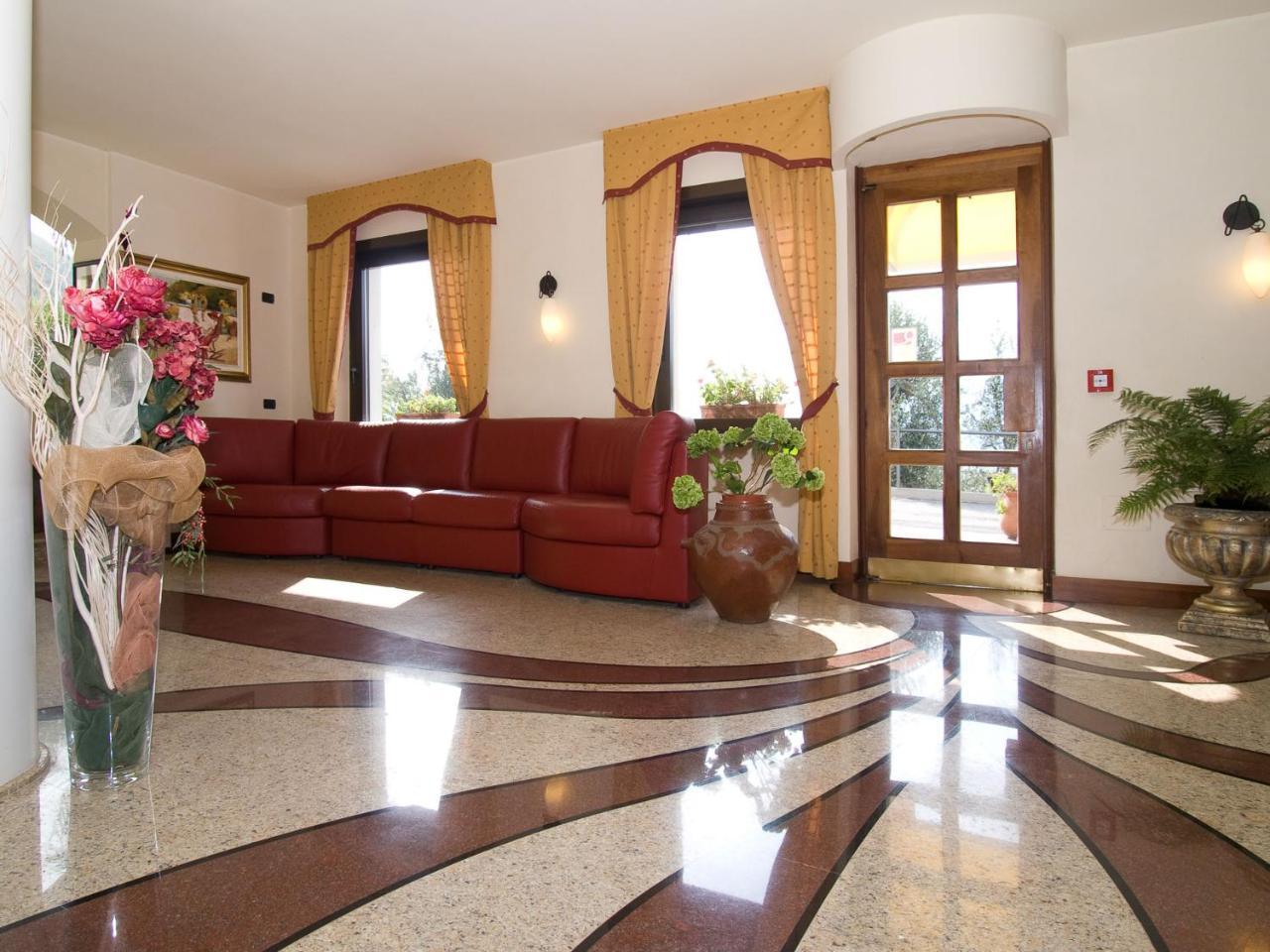 Hotel Bellavista Мальчезине Экстерьер фото