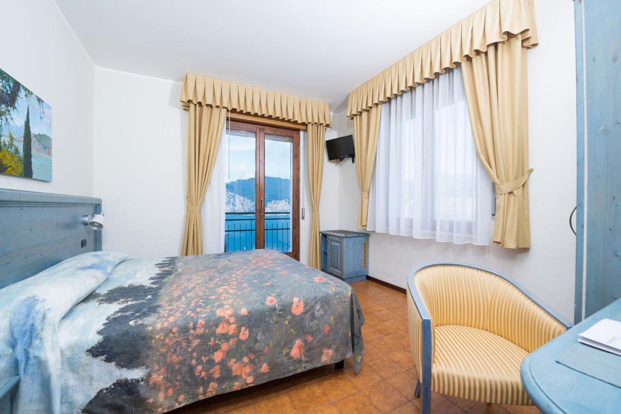 Hotel Bellavista Мальчезине Экстерьер фото